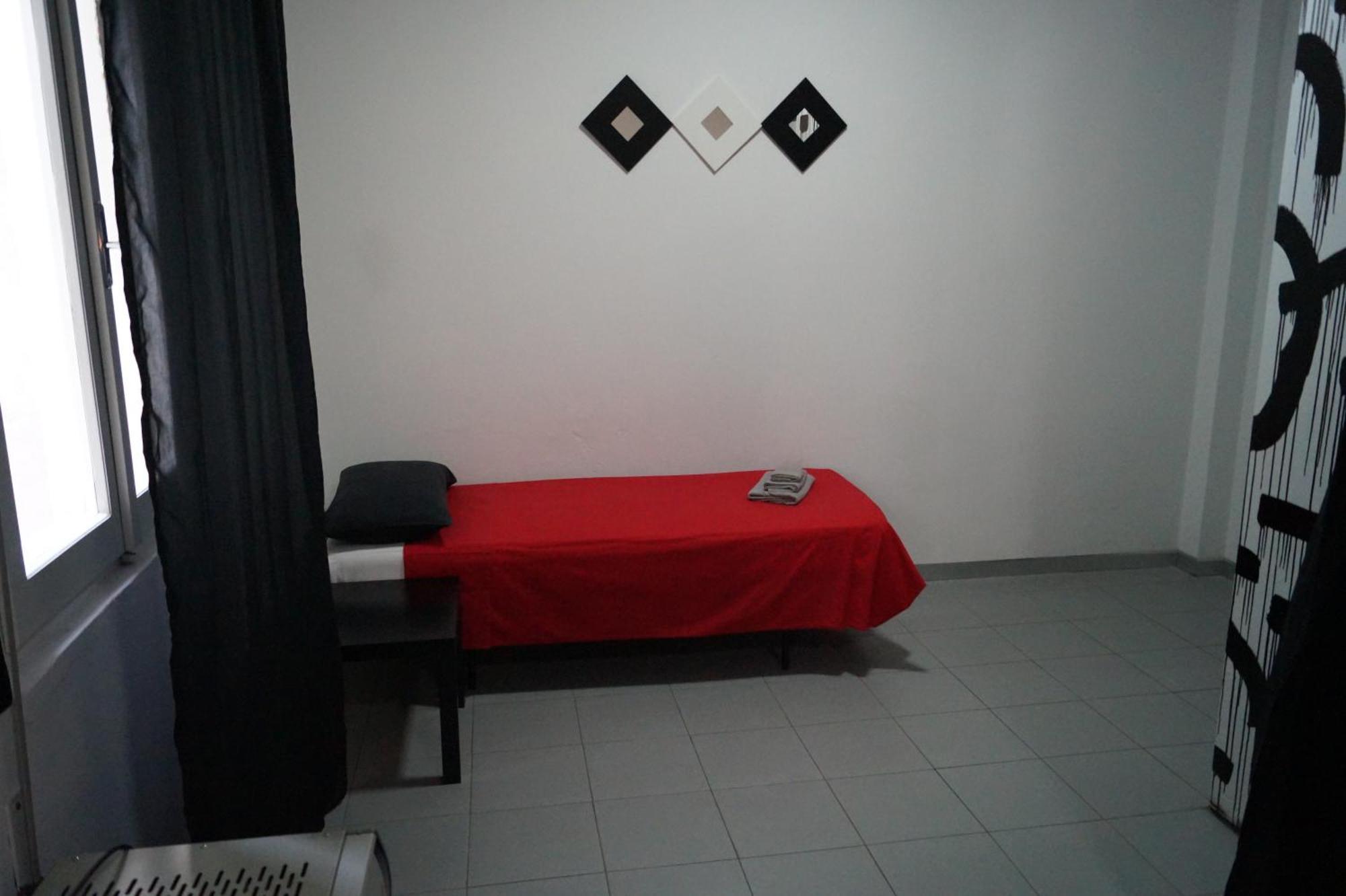 Stupido Hotel Rimini Bilik gambar